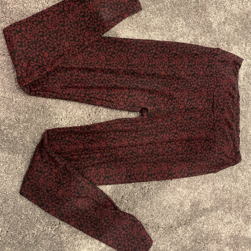 Loved condition maroon & black leggings